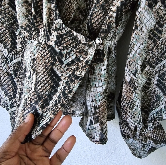Cupcakes & Cashmere Blouse Womens Sz S Jasper Pyton Wrap  Top Animal Print - Picture 6 of 13